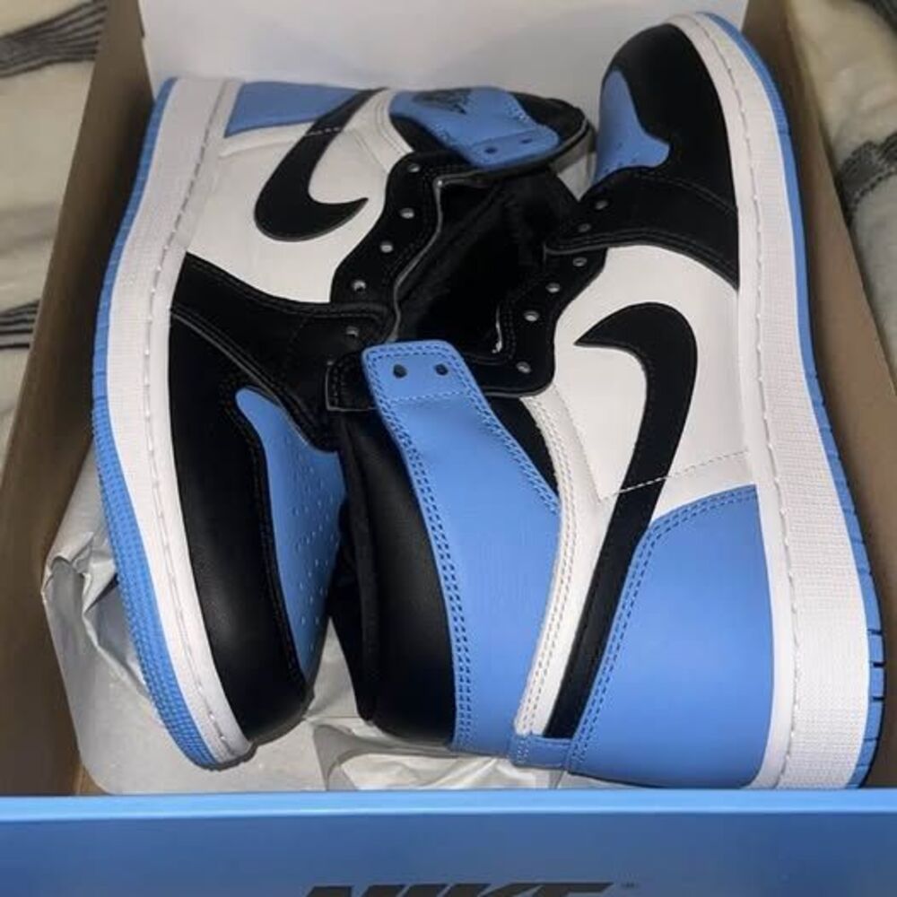 2023 Nike Air Jordan 1 Retro High UNC Toe University Blue Size 9 DS New in Box